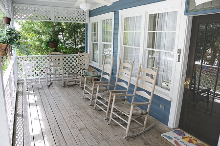 Unscreened in portion of front porch